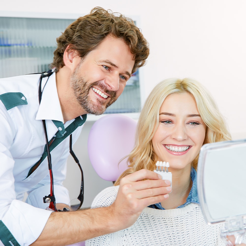Zahnersatz Keramikkronen  - Aus Vollkeramik Können Heute Keramikinlays, Keramikkronen, Implantatgetragene Keramikkronen, Keramikveneers Und Keramikbrücken Hergestellt Werden.